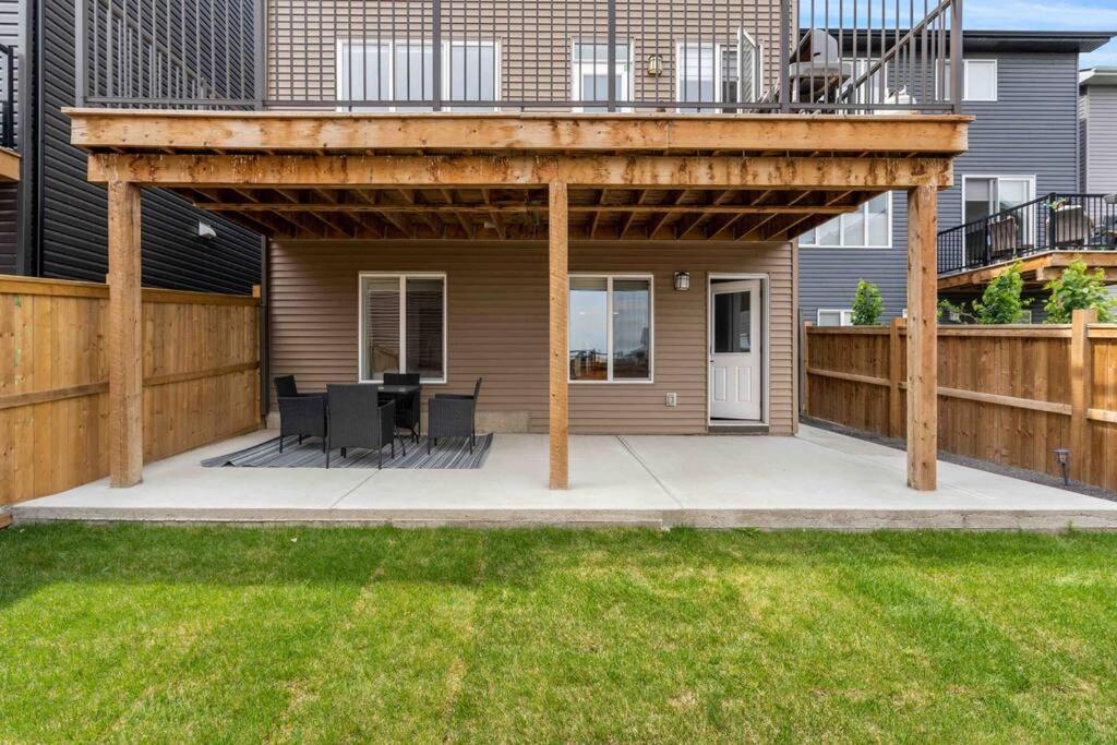 Modern Basement Gem: 2 Bedroom Retreat YYC Esterno foto